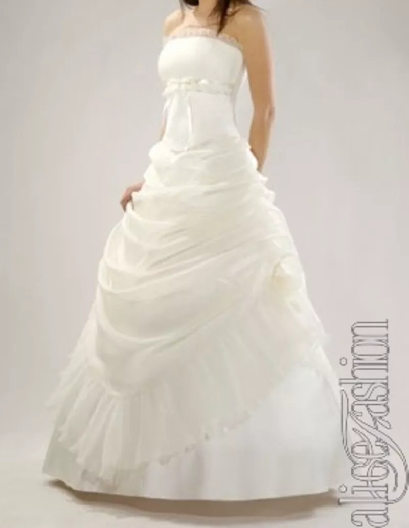 Б/у свадебное платье цвета 