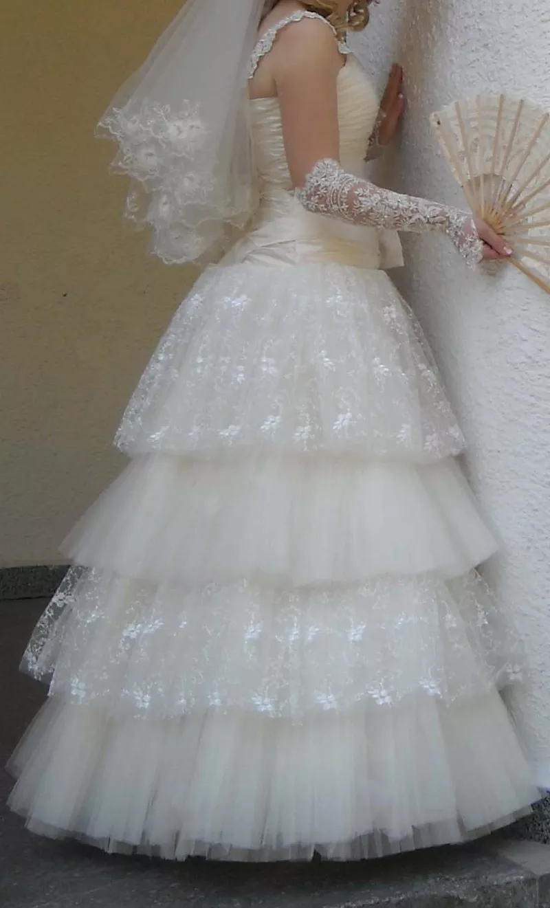 Продам очень красивое свадебное платье 2
