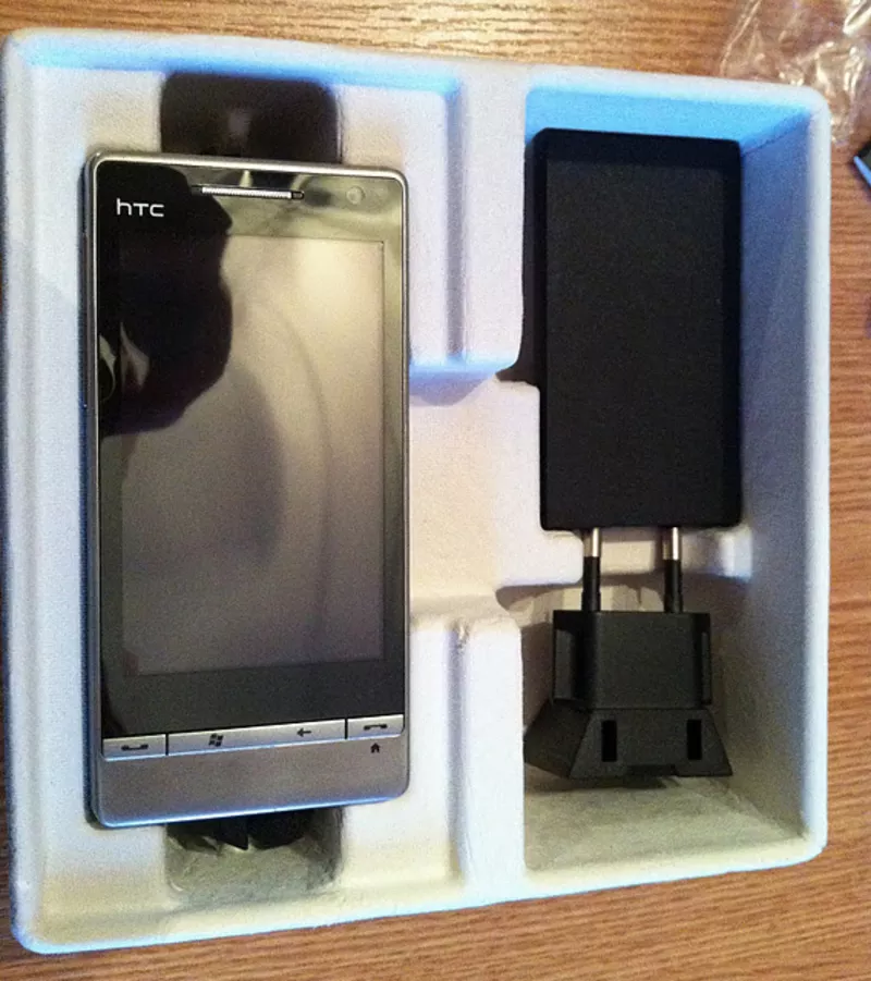 Продам коммуникатор HTC DIAMOND 2 + 4Gb карта памяти 6