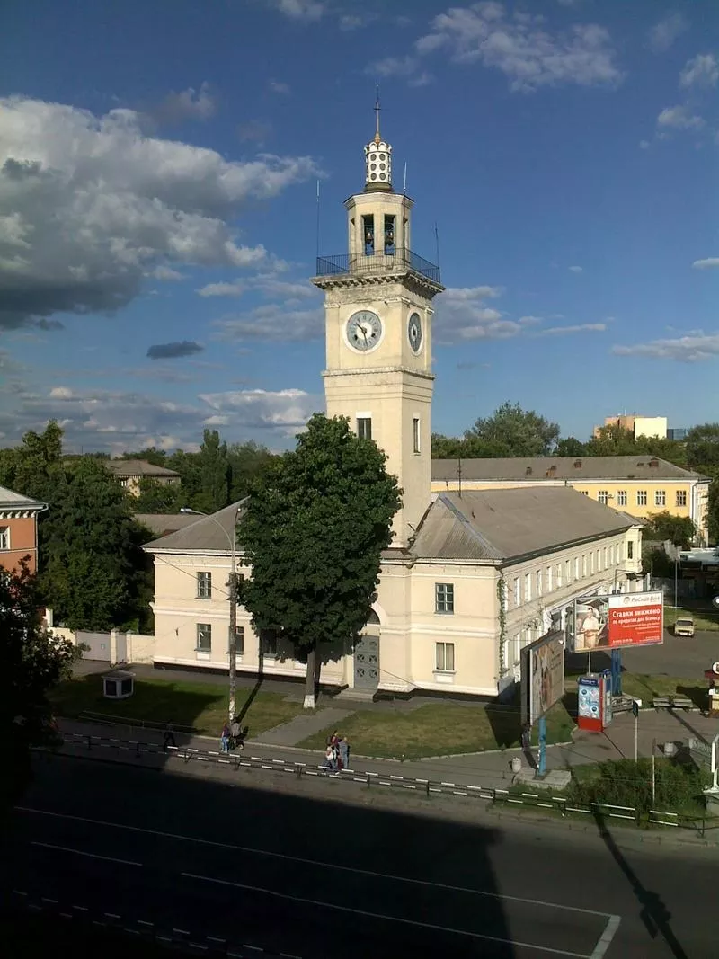 Аренда. Сдам двухкомнатную квартиру в центре города,  возле медицинской 13