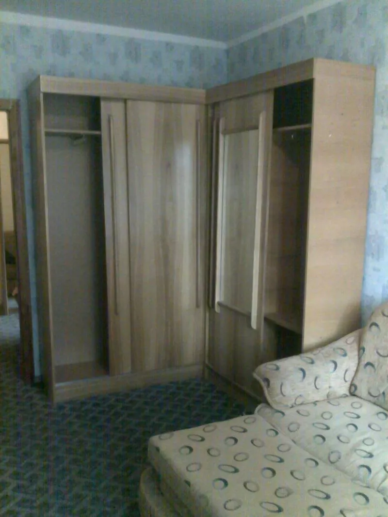 Продам мебель б/у в хорошем состоянии:  Два шкафа в спальню,  две раздв 2