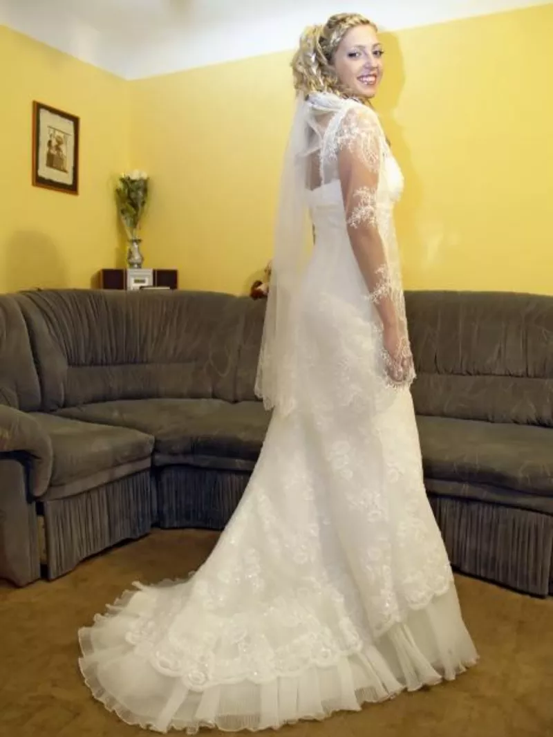 Продам шикарное свадебное платье из коллекции французского дизайнера. 
